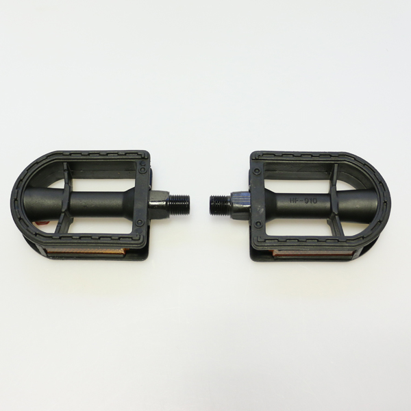 PEDAL PVC NIÑO 1/2'' 93X63 MM NEGRO